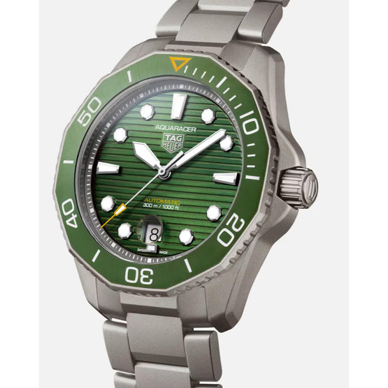 TAG Heuer Aquaracer Professional 300 Date - 43mm-Titanium-Green